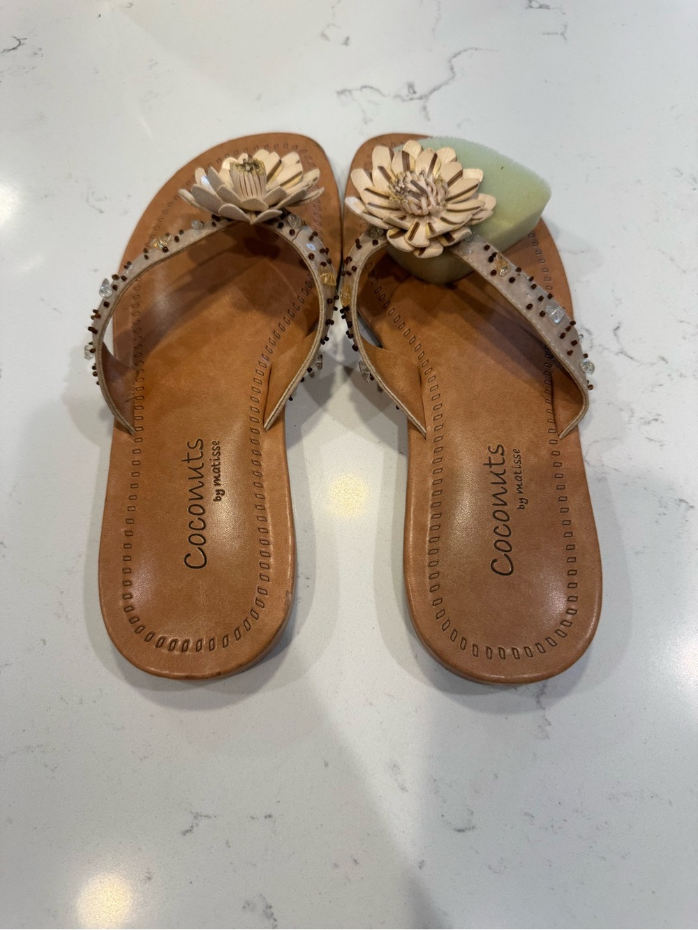 Coconuts by Matisse tan leather thong sandals Sunny Natural size 9 - Picture 2 of 7